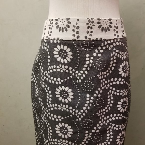 Banana Republic gray skirt and white flowers women's size 0 (G28) - Picture 4 of 7